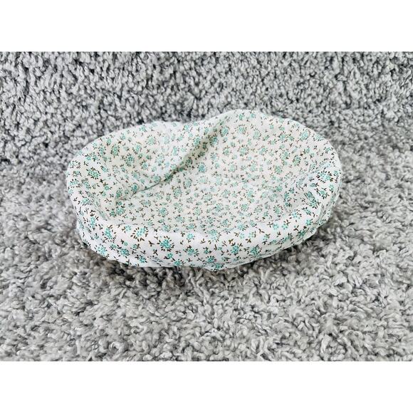 Small Wicker Basket With a Removable Cloth Liner Featuring a Teal Floral Pattern - Picture 2 of 9